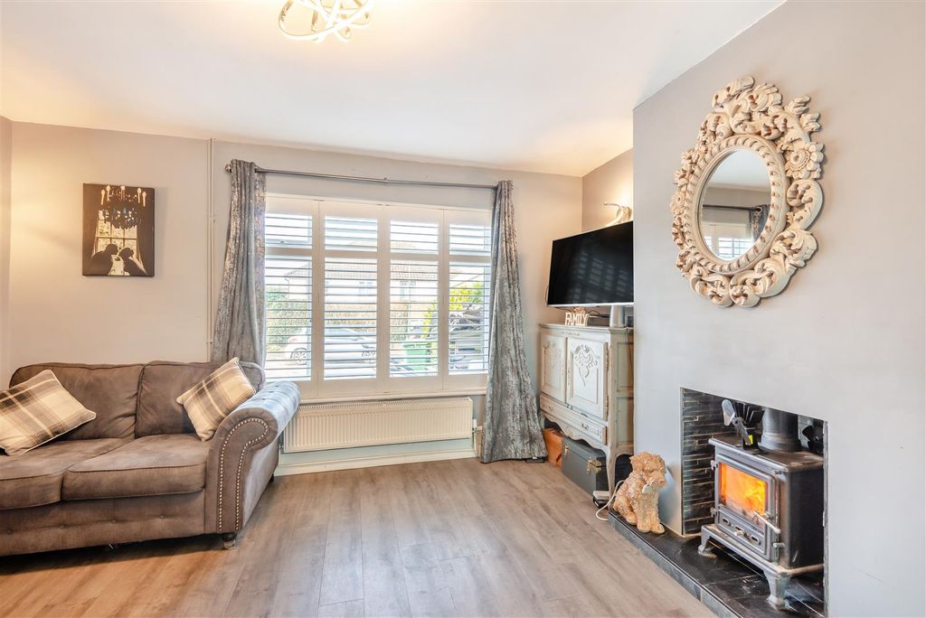 Property photo 2 of 18 Lounge