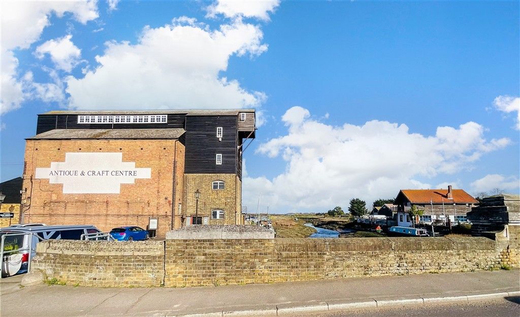 Property photo 2 of 15 External Lifestyle Photograph