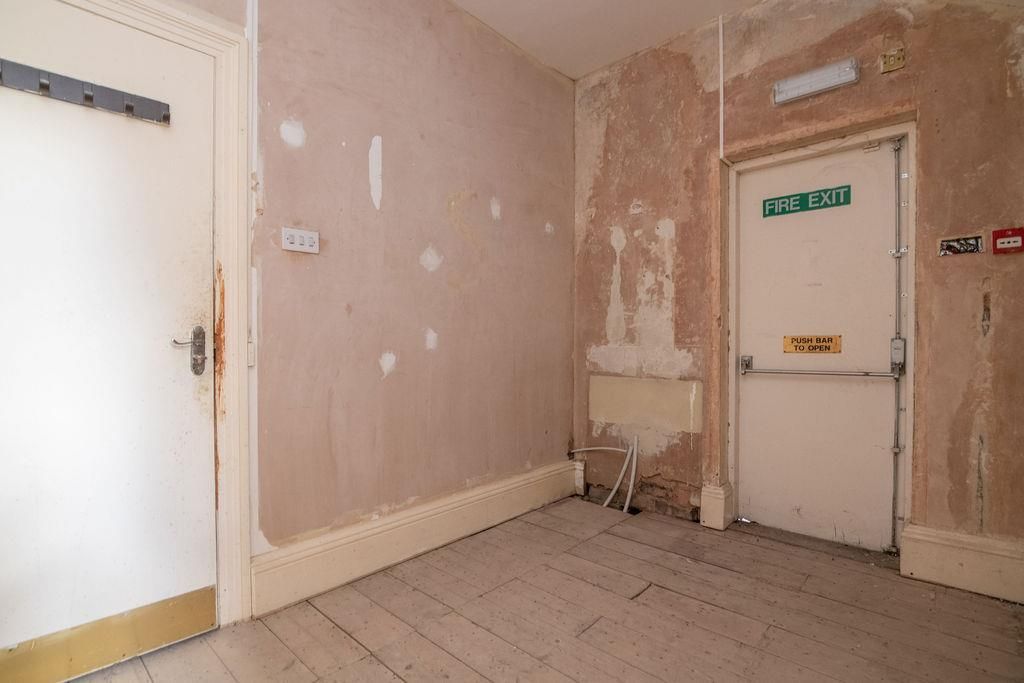 Property photo 3 of 43 Gillotrd-10.Jpg