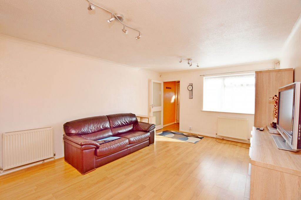 Property photo 2 of 7 Two Bedroom House To Rent