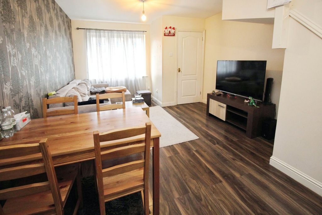 Property photo 3 of 11 Lounge/Diner