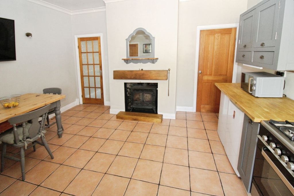 Property photo 3 of 16 Dining Kitchen