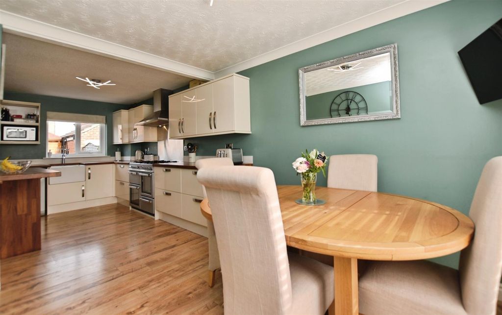 Property photo 1 of 29 Dining Kitchen