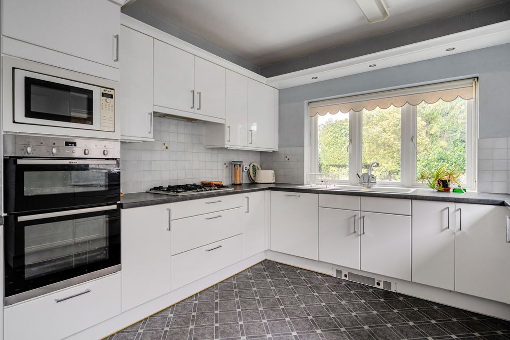 Property photo 3 of 37 47-6A72202E5Fa43-...