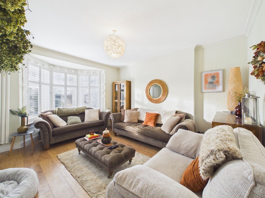 Property photo 2 of 31