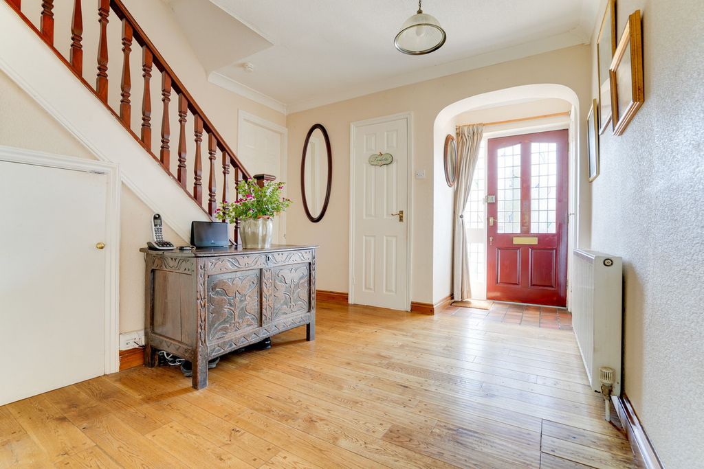 Property photo 2 of 36