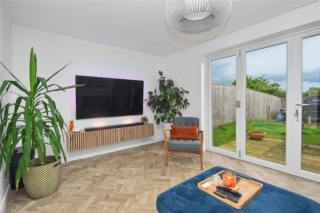 Property photo 2 of 14 Picture No. 12
