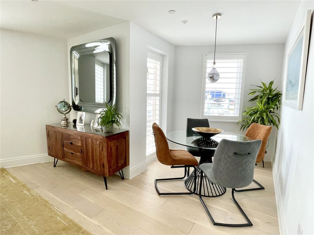 Property photo 3 of 18 Dining Area