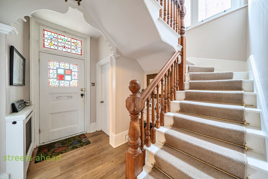 Property photo 2 of 19 Ebe43d60-F3E9-4A2...