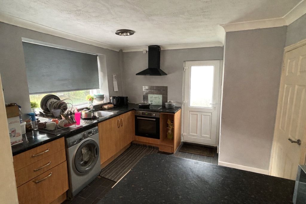 Property photo 3 of 9 Kitchen