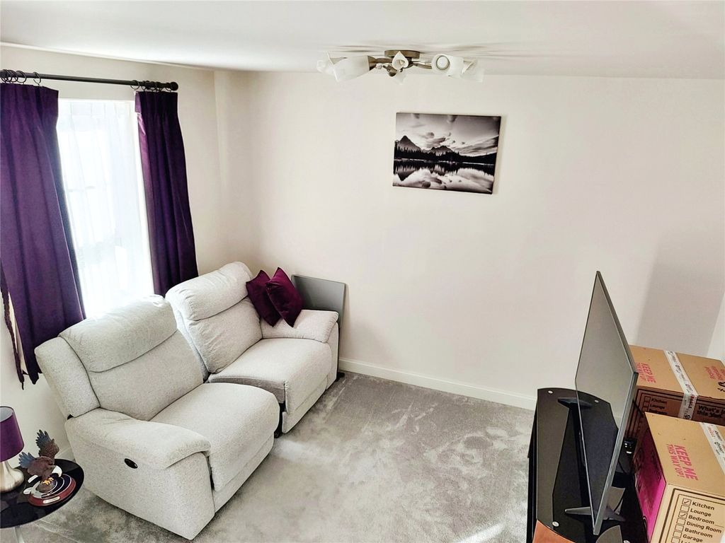 Property photo 2 of 11 Lounge