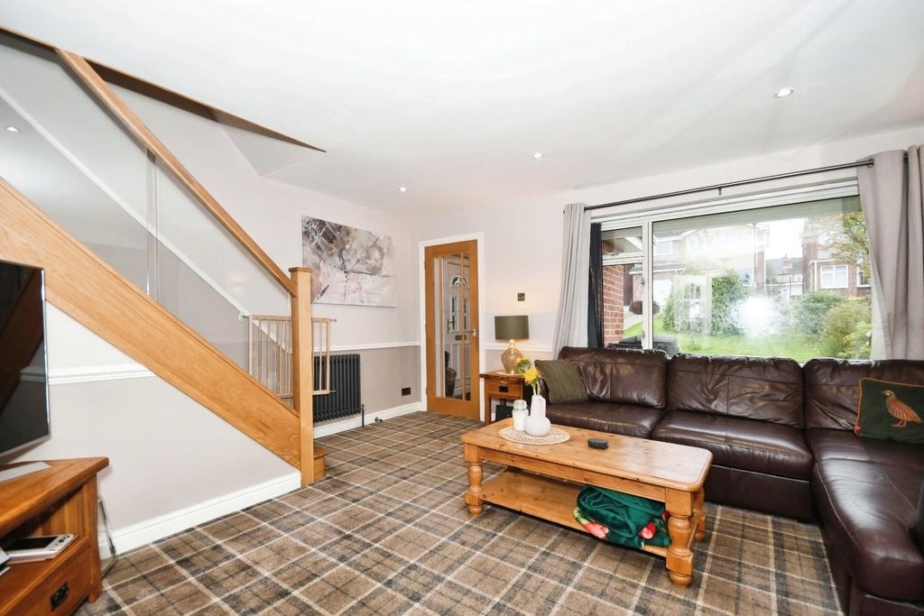 Property photo 2 of 19 Lounge 01.Jpg