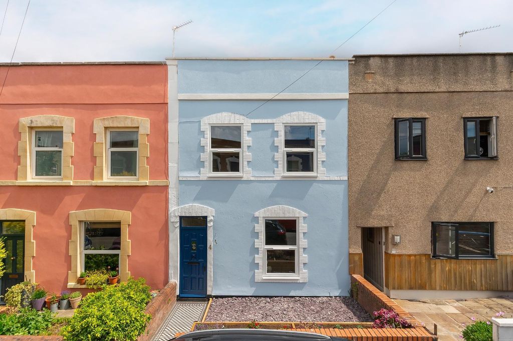 Property photo 2 of 35 0O4Stn - External C.Jpg