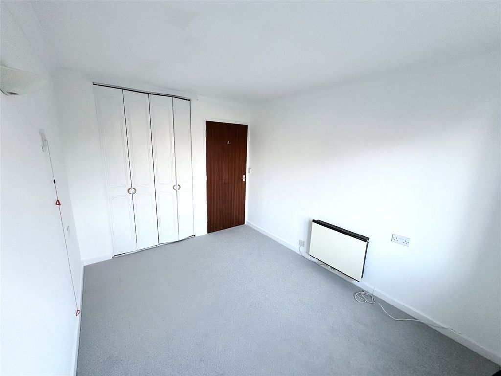 Property photo 3 of 8 Picture No. 12