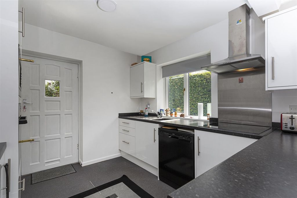 Property photo 2 of 18 Dining Kitchen