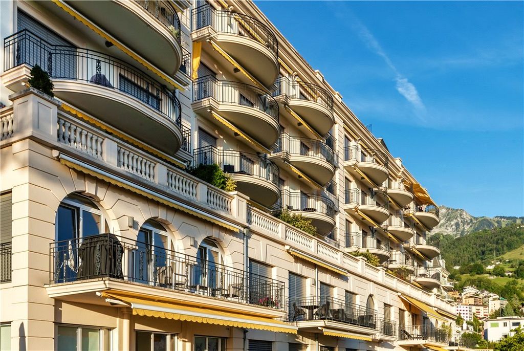 Property photo 2 of 17 For Sale In Montreux