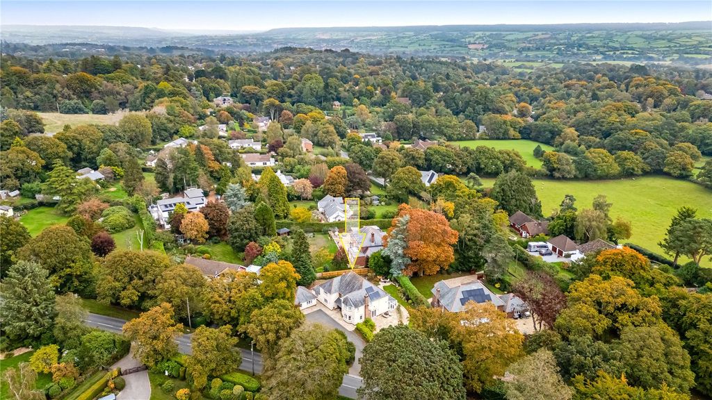 Property photo 1 of 25 Amberley Grange