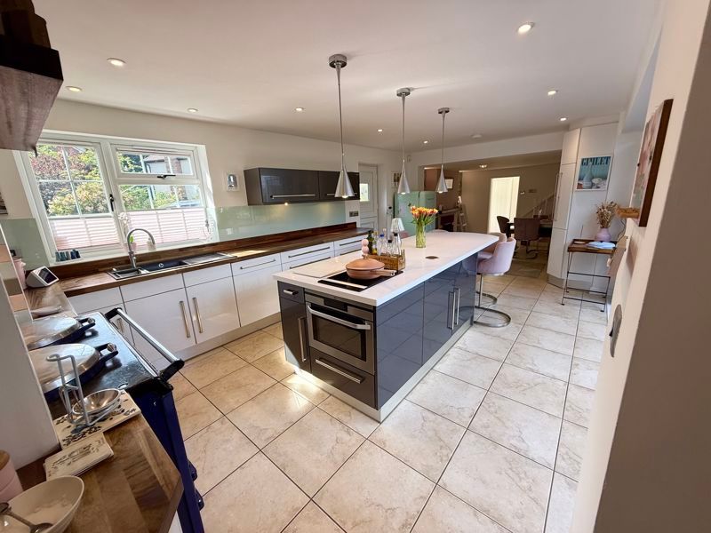 Property photo 3 of 22 Kitchen
