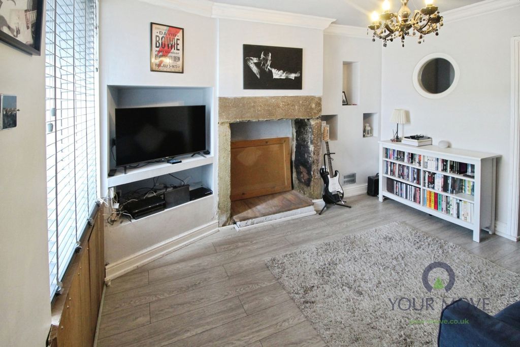 Property photo 2 of 14 Lounge