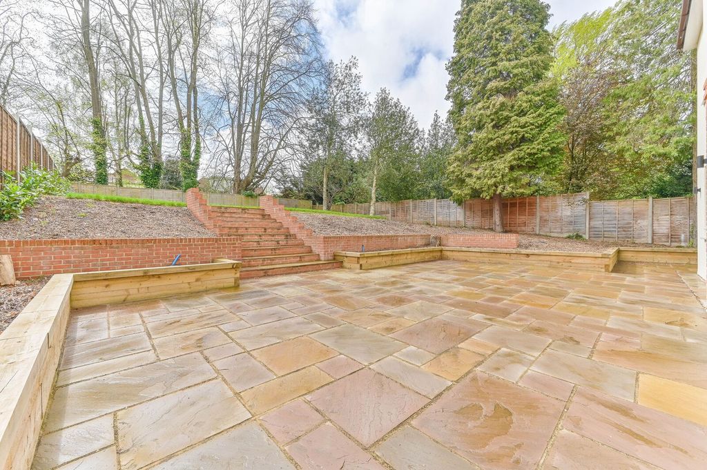 Property photo 2 of 20