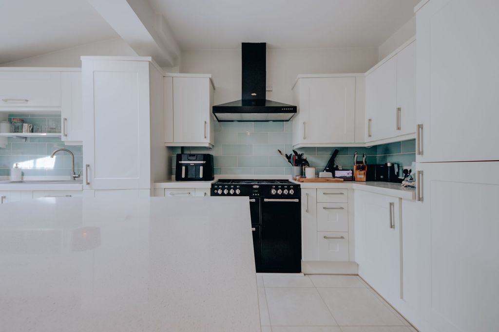 Property photo 3 of 17 Kitchen Detail
