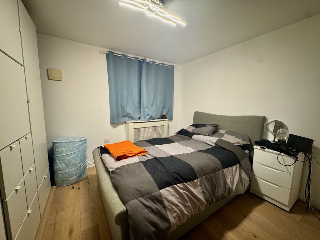 Property photo 3 of 9 Main Bedroom