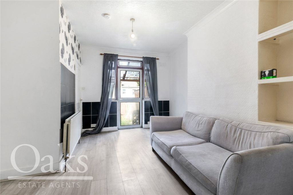 Property photo 3 of 8 Picture No. 05