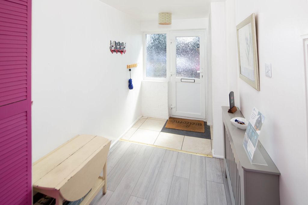Property photo 2 of 17 Entrance Hall