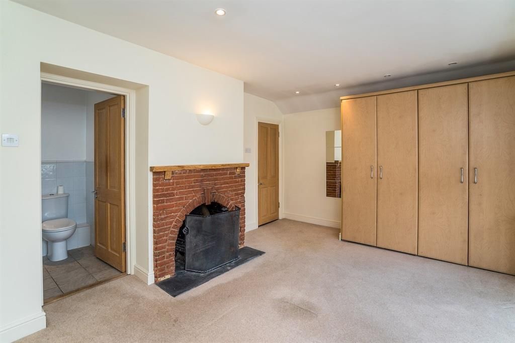 Property photo 3 of 10 Bedroom 1