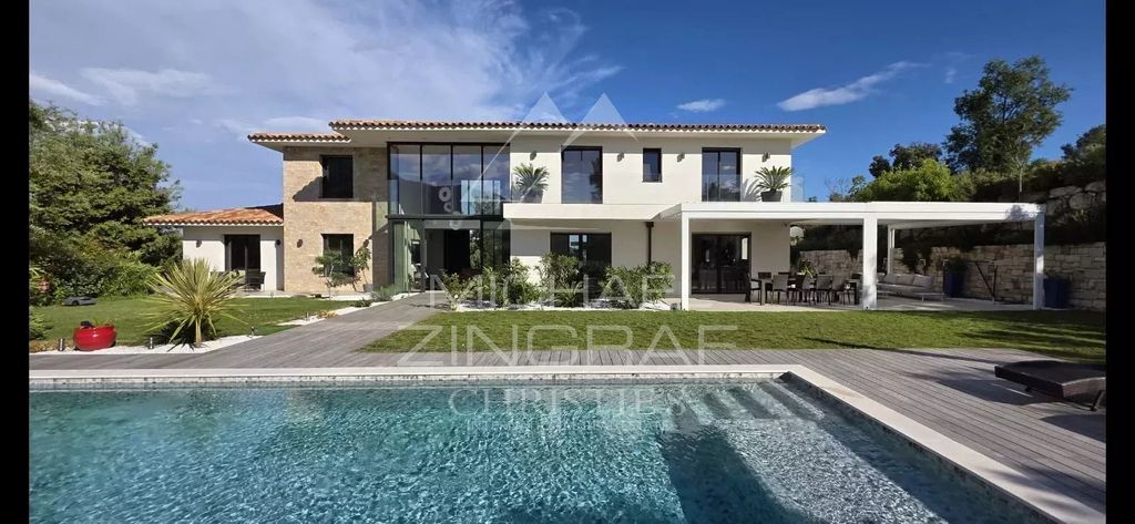 Property photo 1 of 11 Contemporary Villa In A Desirable Residential Area In Roquefort-Les-Pins