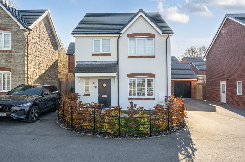 Property photo 1 of 20 13835521691c6Ad1122A2