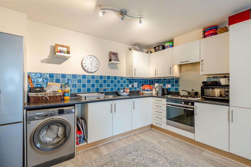 Property photo 2 of 11 Kitchen