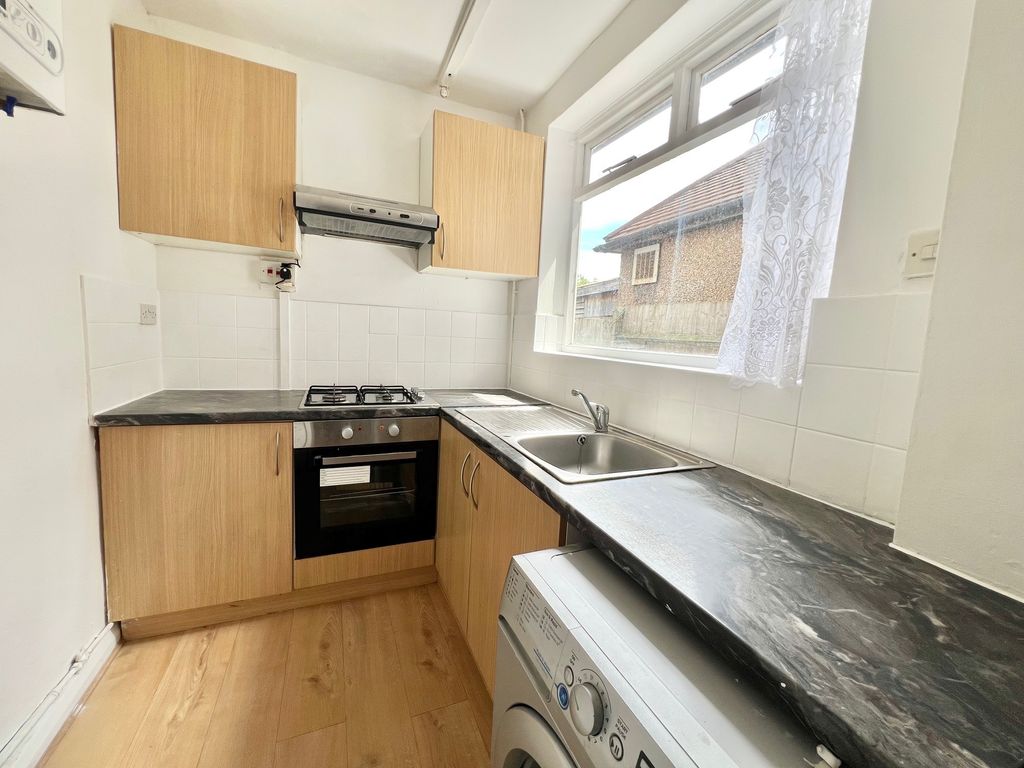 Property photo 1 of 7 15A Bywood 2