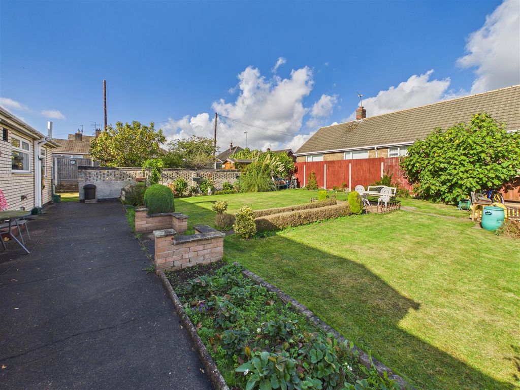 Property photo 3 of 11 Outside