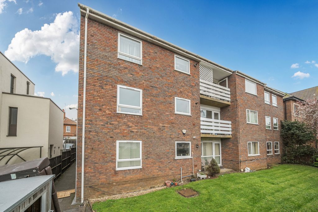 Property photo 1 of 22 1426153-1-69B2d2F...