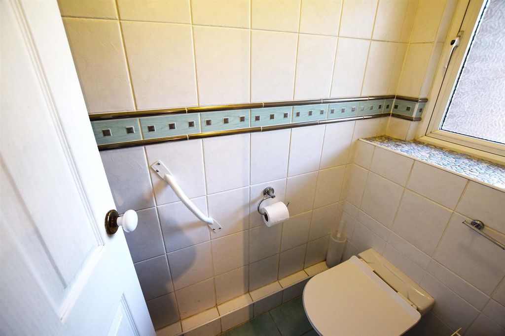 Property photo 3 of 17 WC
