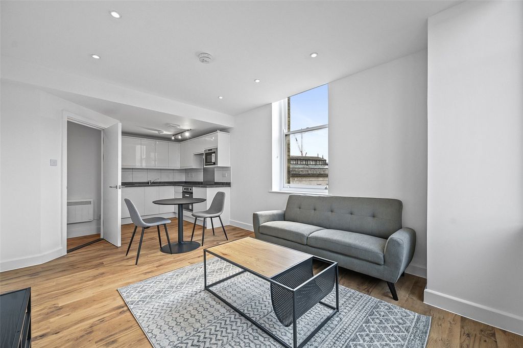 Property photo 1 of 10 Reception/ Kitchen