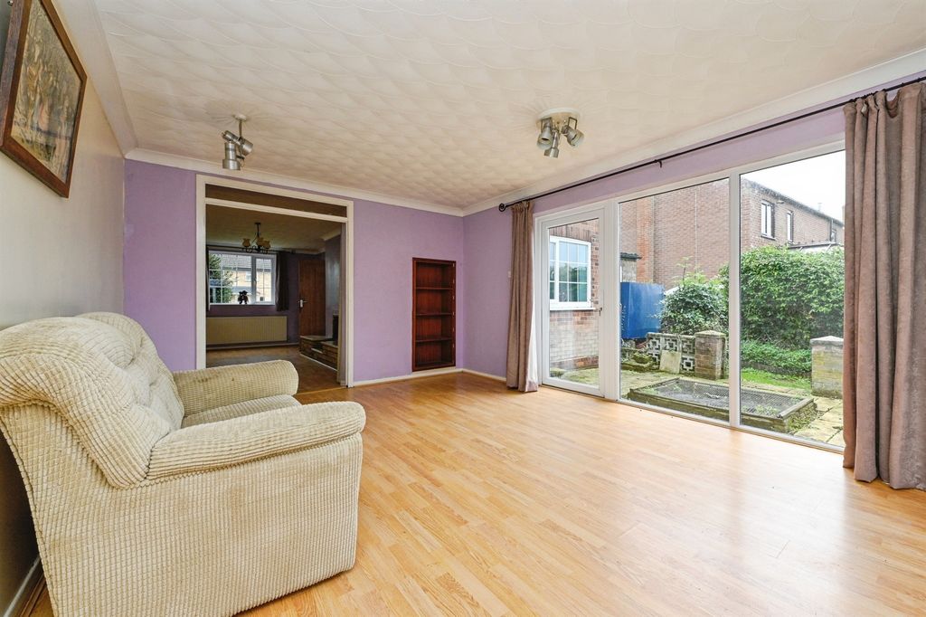 Property photo 2 of 17