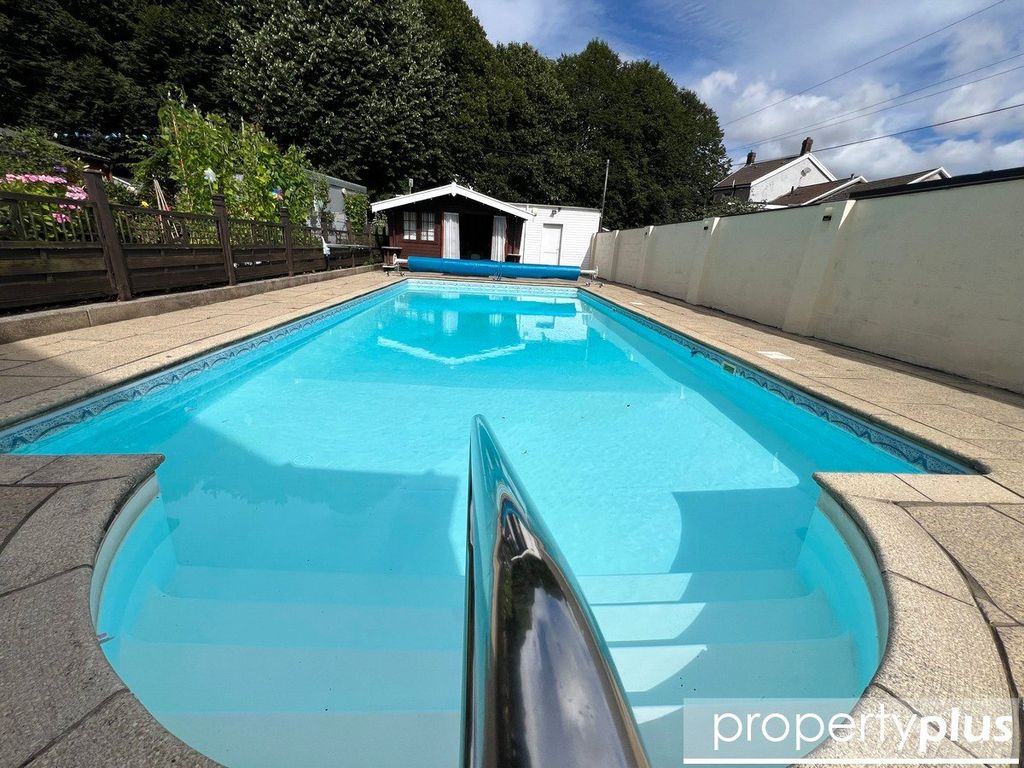 Property photo 1 of 33 Picture No. 13
