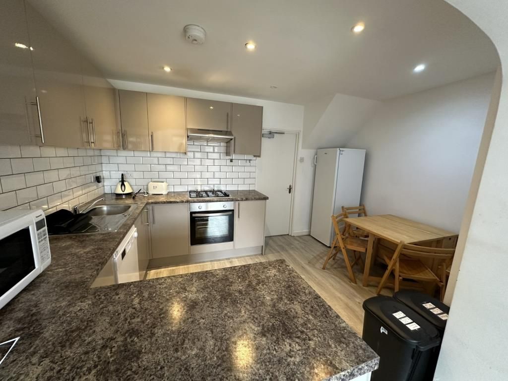 Property photo 2 of 12 Kitchen