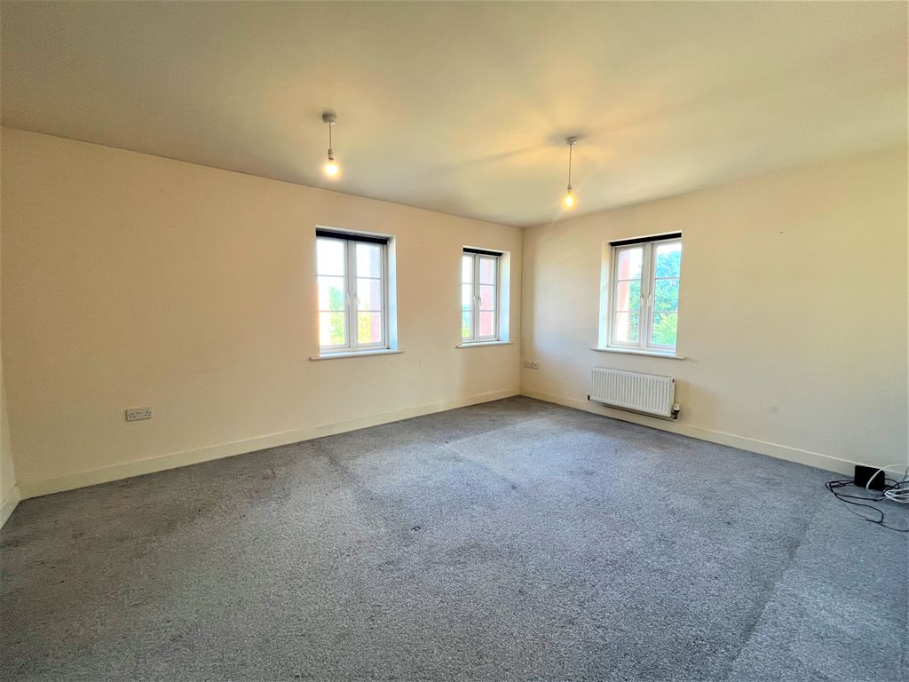 Property photo 3 of 6 Living Room