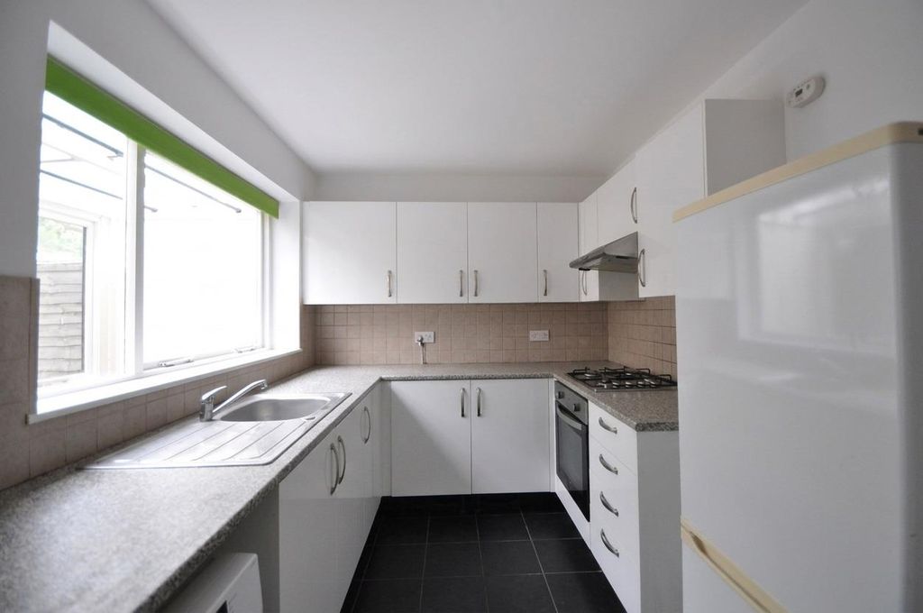 Property photo 3 of 8 Kitchen.Jpg