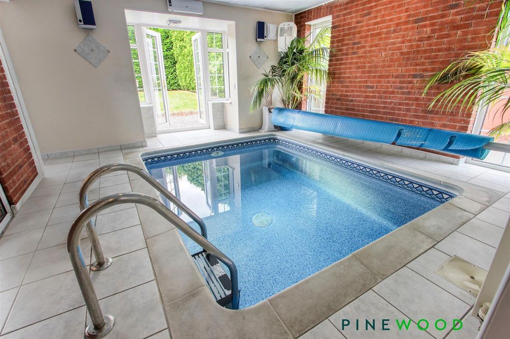 Property photo 3 of 44 Swimming Pool Room