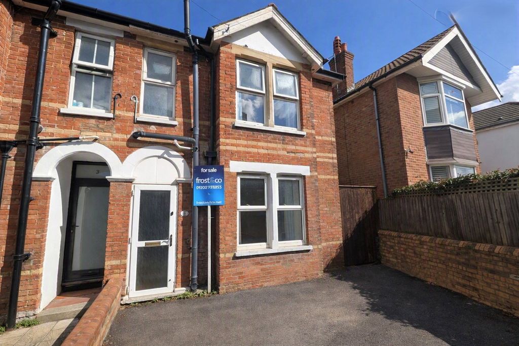 Property photo 1 of 11 Salterns Road