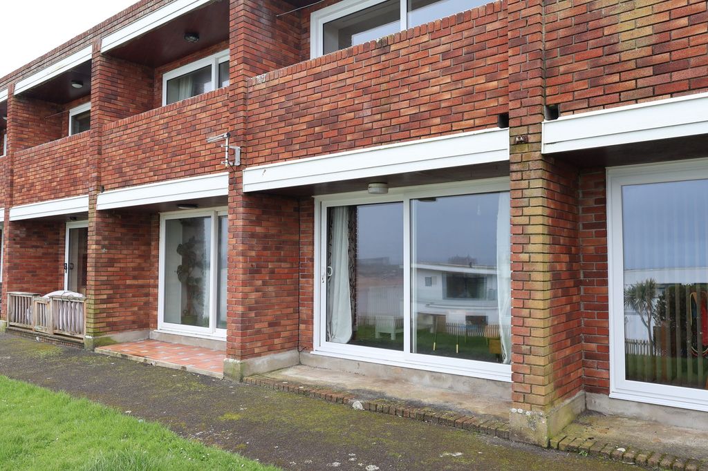 Property photo 1 of 12 External