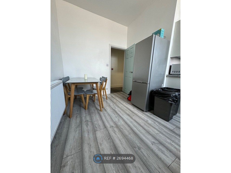 Property photo 2 of 24 Kitchen/ Lounge