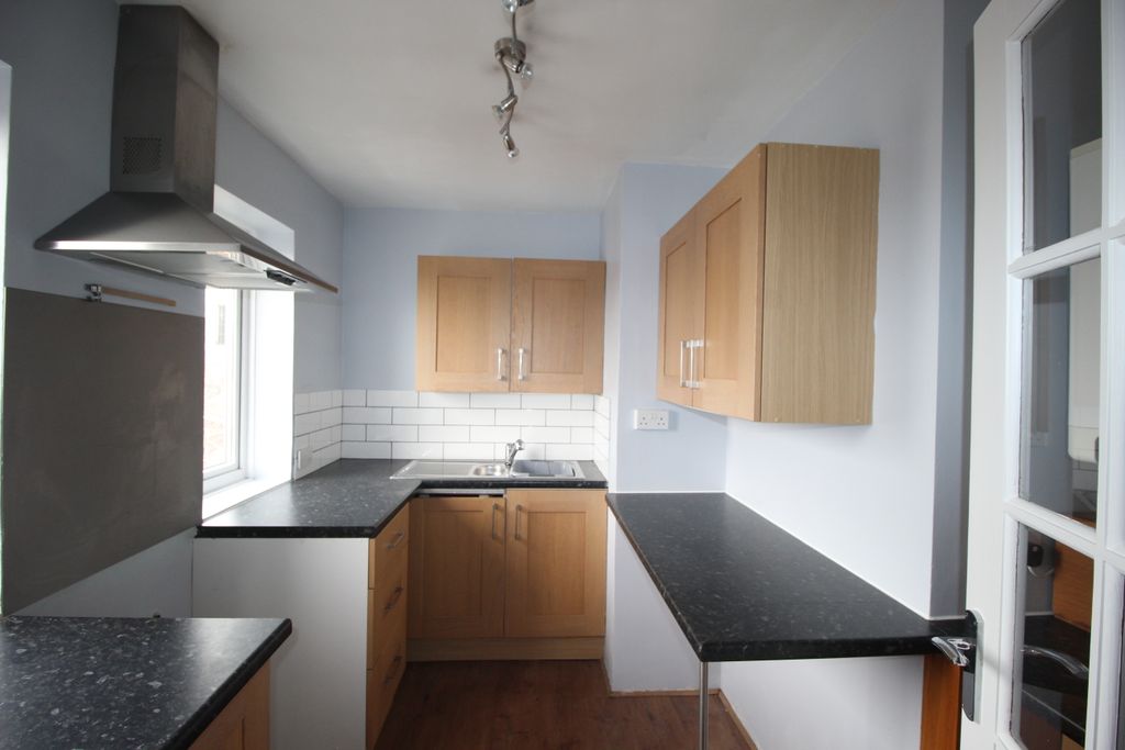 Property photo 3 of 6 Kitchen