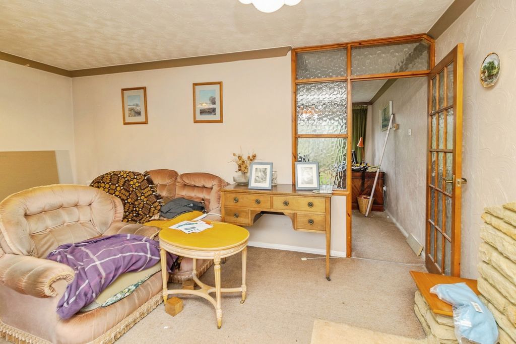 Property photo 3 of 17 Photo