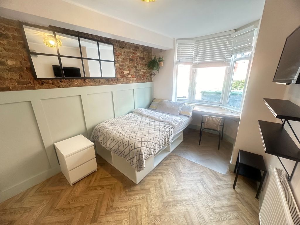 Property photo 1 of 5 3982120