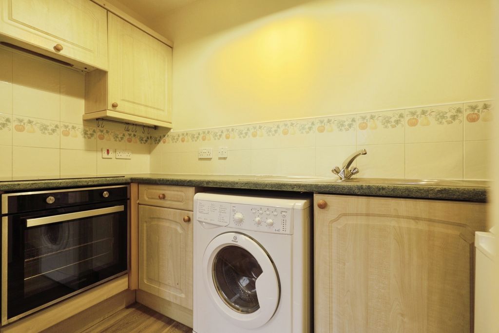 Property photo 3 of 9 Kitchen